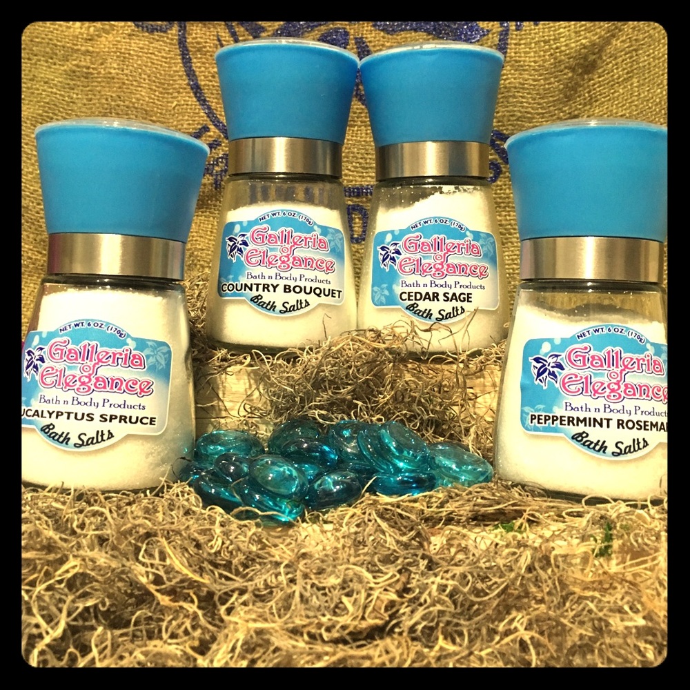 ONE handmade scented bath salt in a grinder.